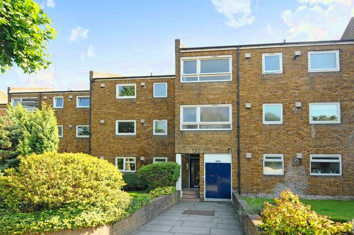 1 Bedroom Flat To Rent In Nantes Close, London, SW18