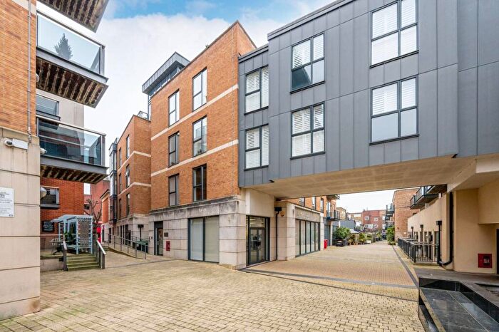 2 Bedroom Flat For Sale In Victoria Road, Surbiton, KT6