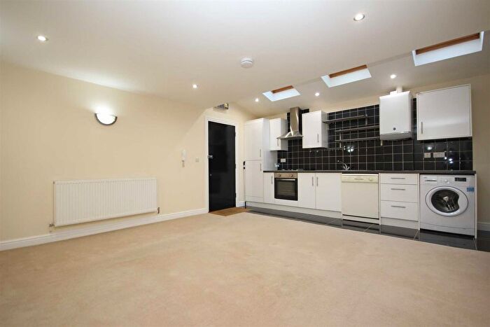 2 Bedroom Flat To Rent In Blackhorse Lane, Walthamstow, E17