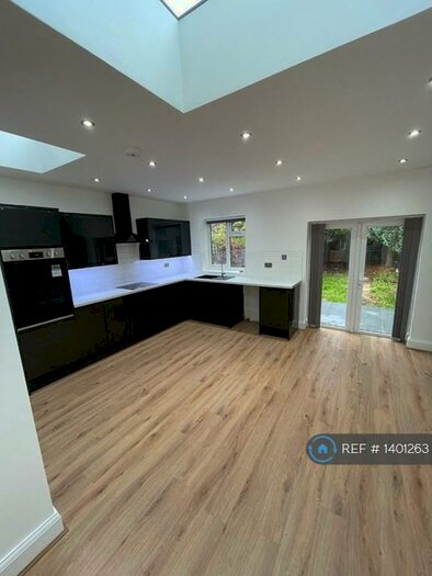 3 Bedroom Semi-Detached House To Rent In Enfield, Enfield, EN2