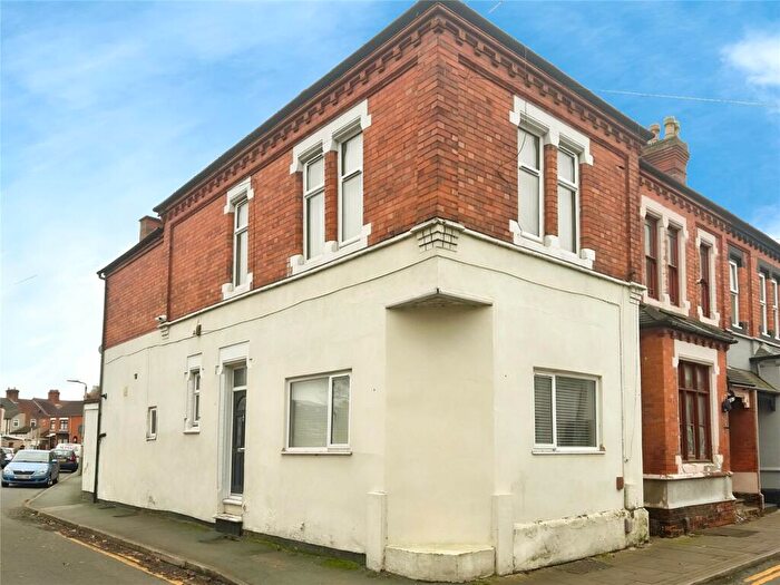 4 Bedroom End Of Terrace House For Sale In Russell Street, Loughborough, Leicestershire, LE11
