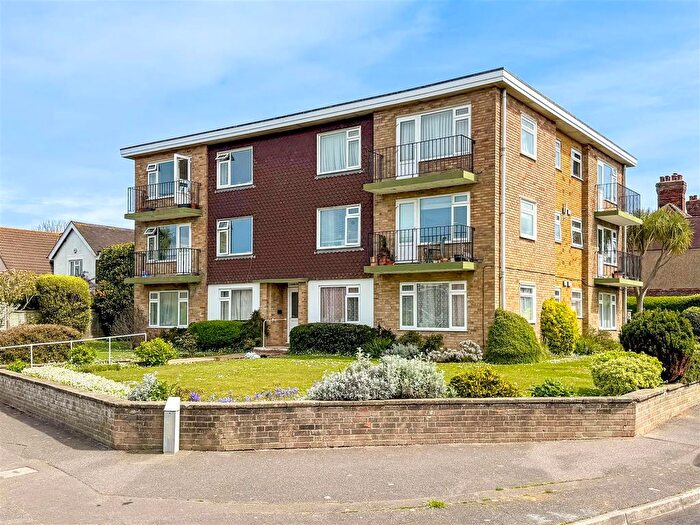 1 Bedroom Flat For Sale In St. Winefrides Road, Littlehampton, BN17