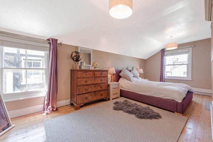 2 Bedroom Flat To Rent In Marmion Road, Battersea, London, SW11
