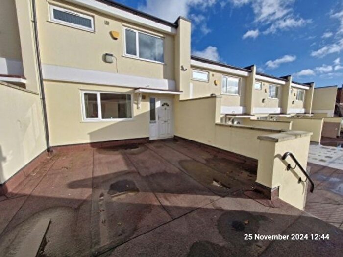 2 Bedroom Flat To Rent In Weoley Castle Road, Birmingham, West Midlands, B29