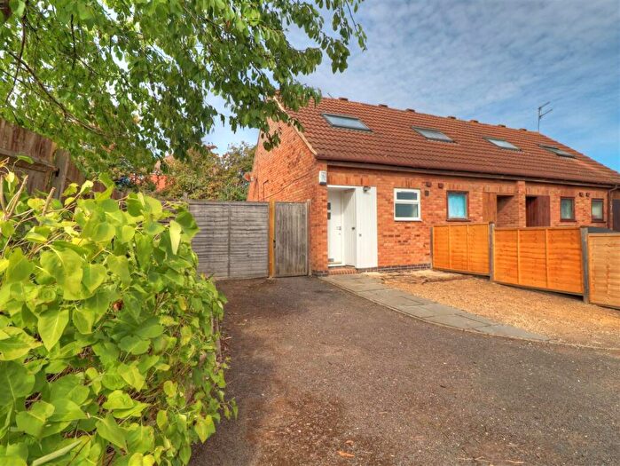 1 Bedroom House To Rent In Foxtail Close, Stratford-Upon-Avon, CV37