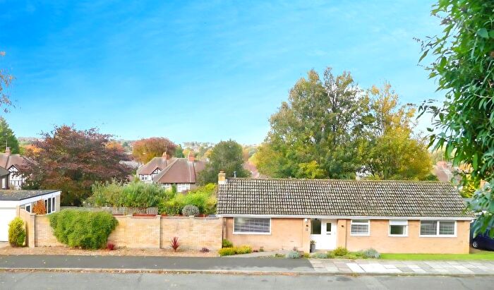 3 Bedroom Detached Bungalow For Sale In Chartwell Drive, Luton, LU2