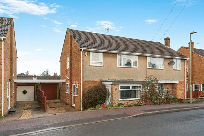 3 Bedroom Semi Detached House For Sale In Red House Road, Bodicote, Banbury, OX15