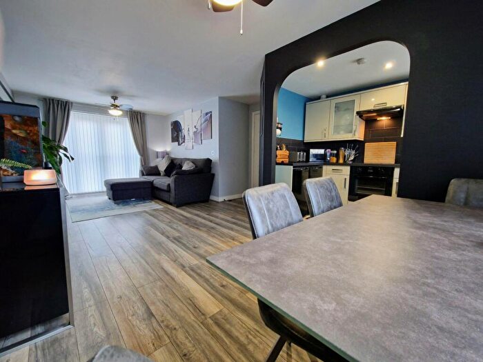 2 Bedroom Flat For Sale In Laxton Grove, Solihull, West Midlands, B91
