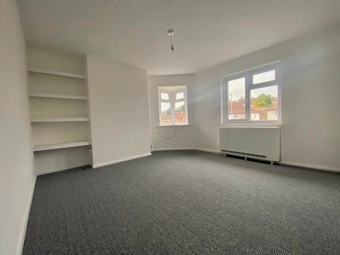 2 Bedroom Flat To Rent In Valley Road, Portslade, Brighton BN41