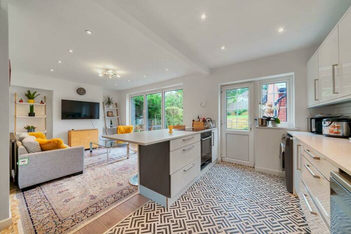 4 Bedroom Terraced House To Rent In Curling Vale, Guildford, GU2