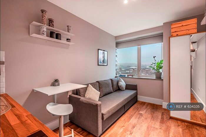 1 Bedroom Flat To Rent In Castle Street, High Wycombe, HP13