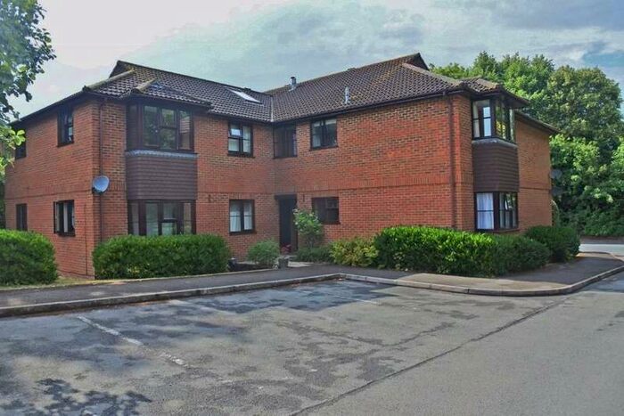 2 Bedroom Property To Rent In Lawrence Dale Court Basingstoke, RG21