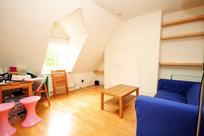 1 Bedroom Flat To Rent In Hartham Road, Islington, N7