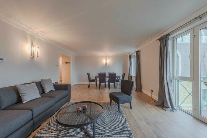 2 Bedroom Flat To Rent In Walpole House, Westminster Bridge Road, Waterloo, London, SE1