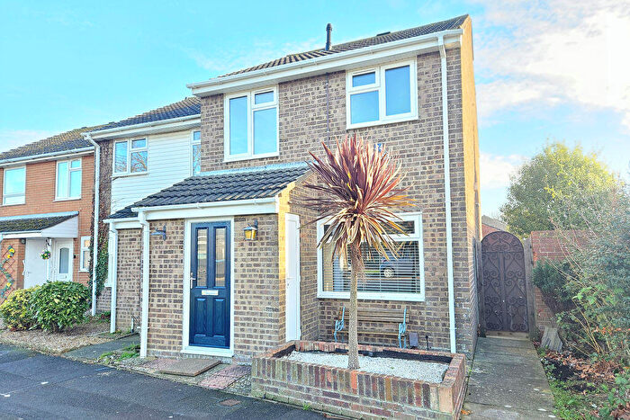 3 Bedroom End Of Terrace House For Sale In Fell Drive, Lee-On-The-Solent, PO13