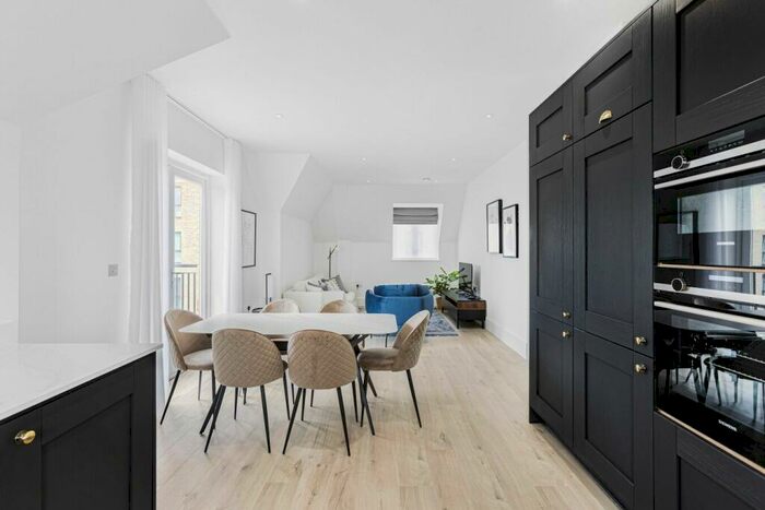 3 Bedroom Apartment To Rent In Heamoor House, Barnet, EN4