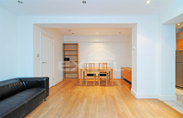 3 Bedroom Apartment To Rent In Platt's Lane, Hampstead, NW3