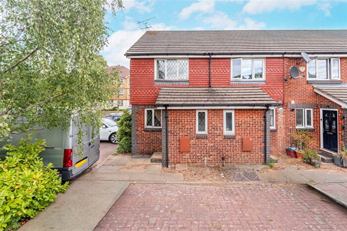 2 Bedroom End Terrace House For Sale In Draymans Way, Isleworth, TW7