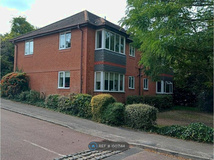 1 Bedroom Flat To Rent In Broome Court, Bracknell, RG12