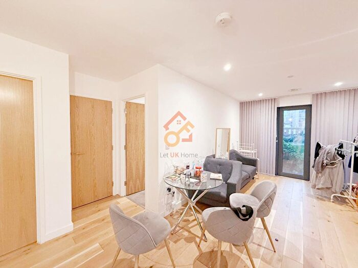 2 Bedroom Flat To Rent In The Axium, Windmill Street, Birmingham, B1