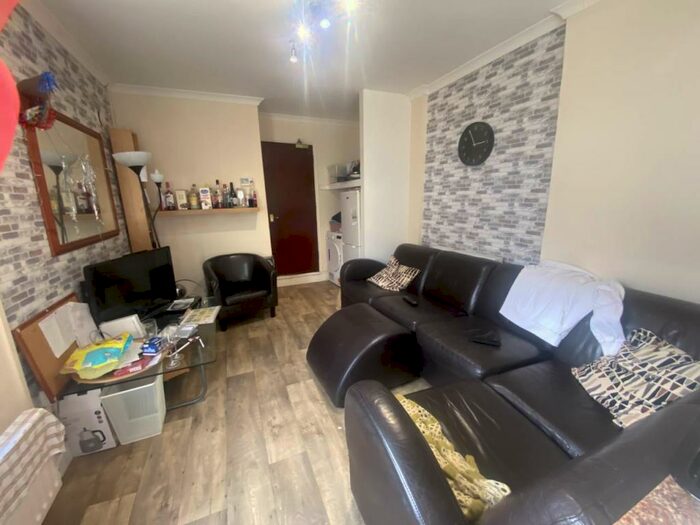 6 Bedroom House To Rent In Alfred Street, Roath, CF24