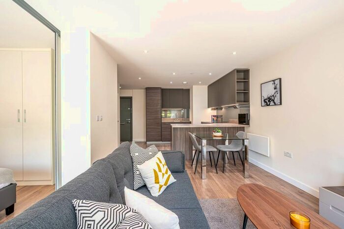 1 Bedroom Flat To Rent In Beaufort Square, Colindale, London, NW9