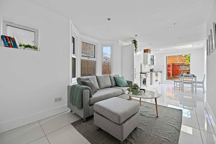 6 Bedroom Property To Rent In Kildoran Road, London, SW2