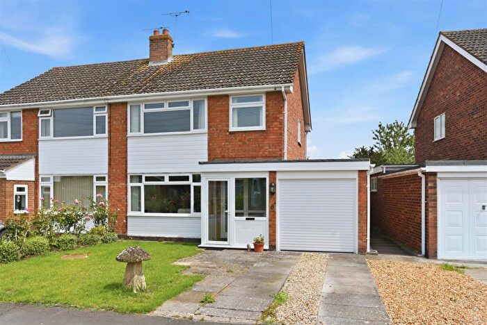 3 Bedroom Semi-Detached House For Sale In Manor Farm Road, Tredington, Shipston-on-Stour, CV36
