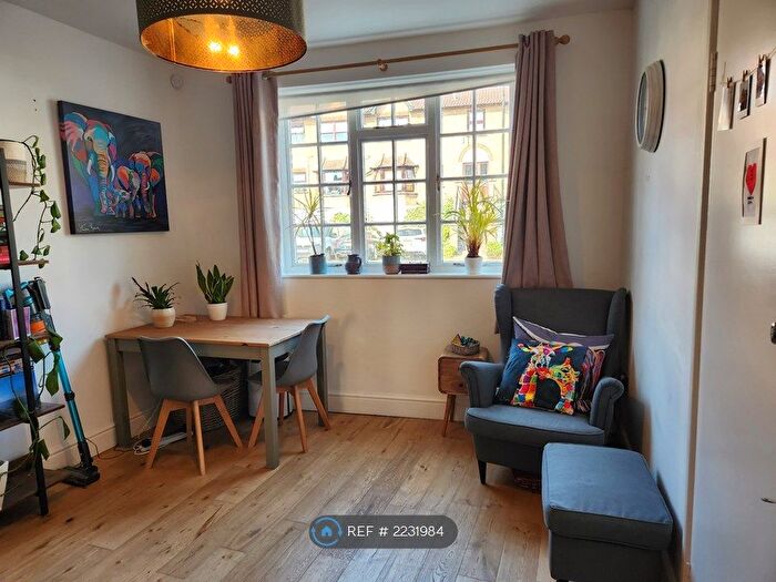 2 Bedroom Flat To Rent In Coppermill Lane, London, E17