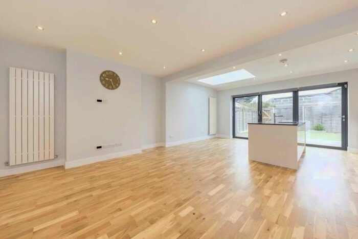4 Bedroom Terraced House To Rent In Princes Avenue, London, W3