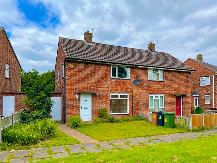 3 Bedroom Semi-Detached House To Rent In Clarendon Gardens, Ermine West, Lincoln, LN1