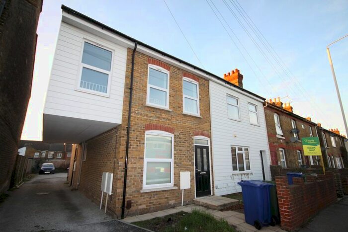 1 Bedroom Maisonette To Rent In Murston Road, Sittingbourne ME10