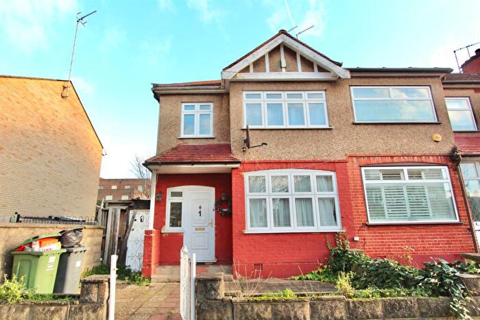 3 Bedroom House To Rent In Vincent Road, N22