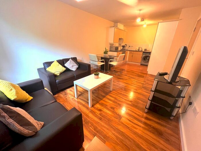 1 Bedroom Flat To Rent In Ebbett Court, North Victoria Road, North Acton, W3