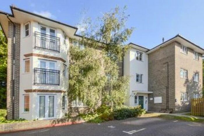 2 Bedroom Flat To Rent In Stanley Court, Gillingham ME7