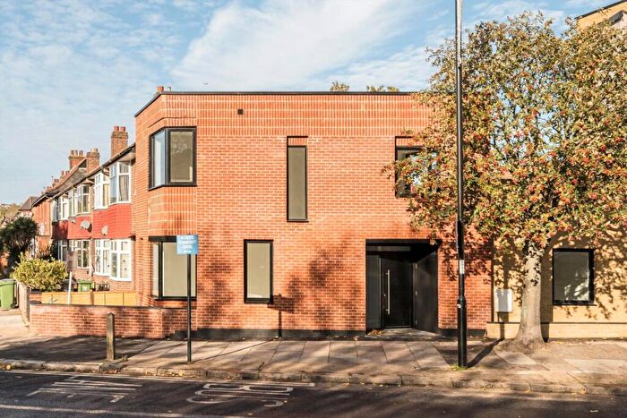 2 Bedroom Flat For Sale In Ackroyd Road, Honor Oak, SE23