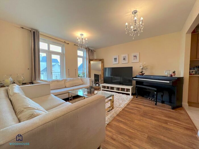 1 Bedroom Flat To Rent In Magdalene Gardens, London, N20