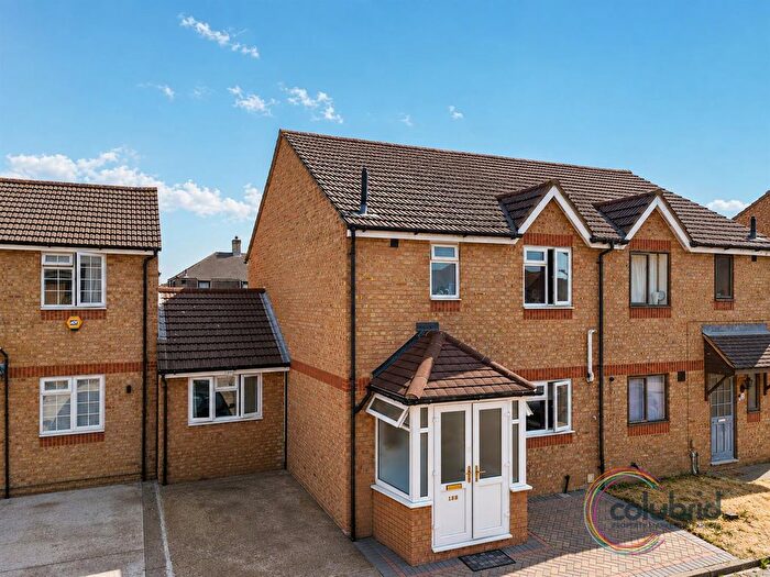 5 Bedroom Semi-Detached House For Sale In Danbury Crescent, South Ockendon, RM15