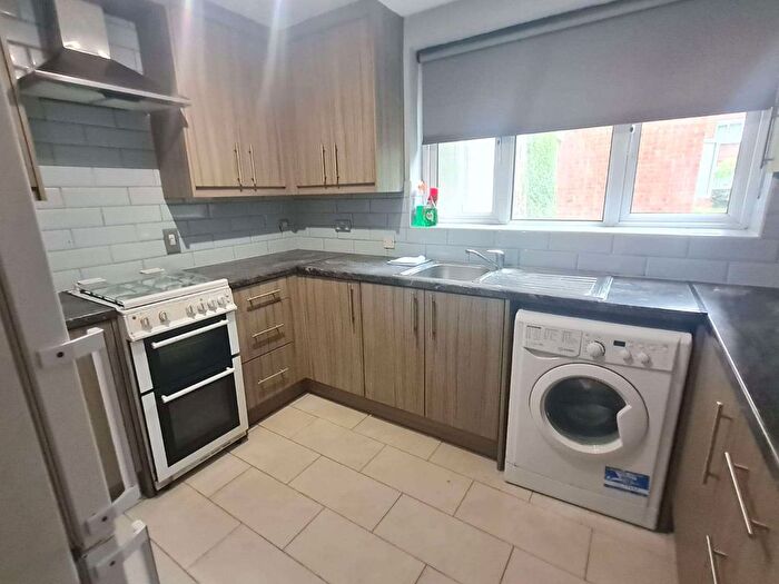 2 Bedroom Flat To Rent In Hounslow, TW3