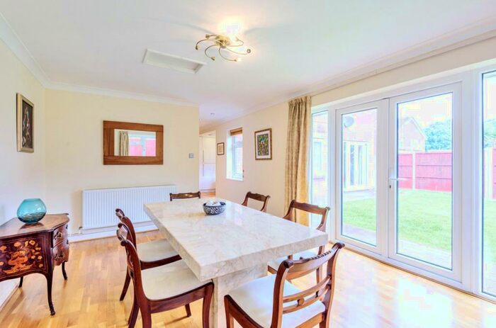 5 Bedroom Detached House For Sale In Merrow, Guildford, Surrey, GU4