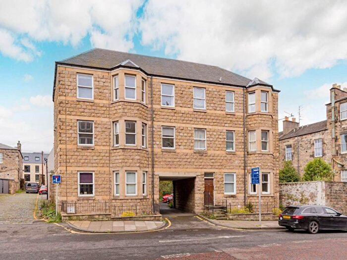 4 Bedroom Flat To Rent In East Preston Street, Edinburgh, Midlothian, EH8