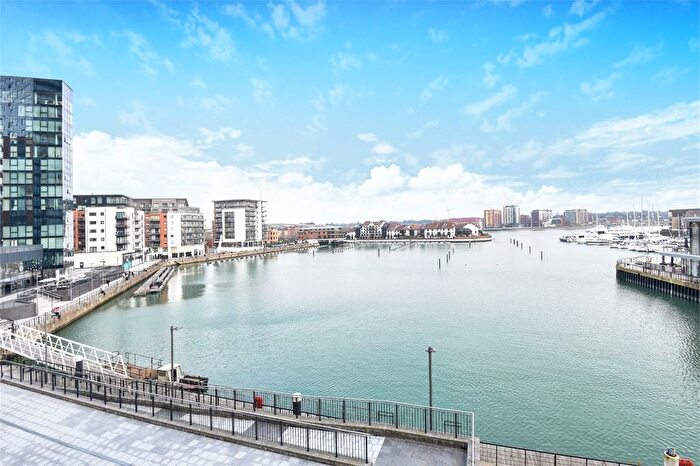 2 Bedroom Flat To Rent In Maritime Walk, Ocean Village, Southampton, Hampshire, SO14