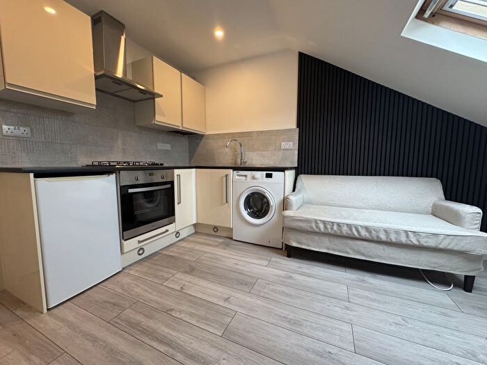2 Bedroom Flat To Rent In Norbury Crescent, Norbury, London, SW16