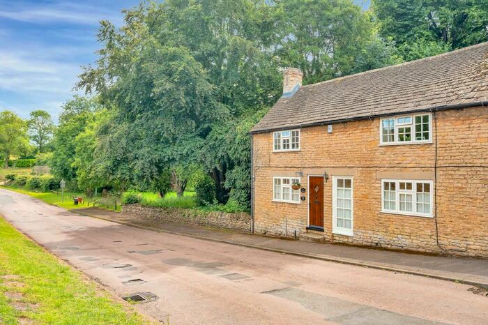 2 Bedroom Cottage For Sale In High Street, Easton On The Hill, Stamford, PE9