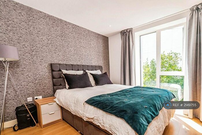 2 Bedroom Flat To Rent In Admiralty House, London, E1W