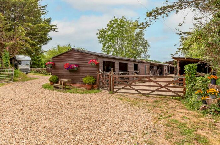 3 Bedroom Equestrian Facility For Sale In Havenstreet, Isle Of Wight, PO33