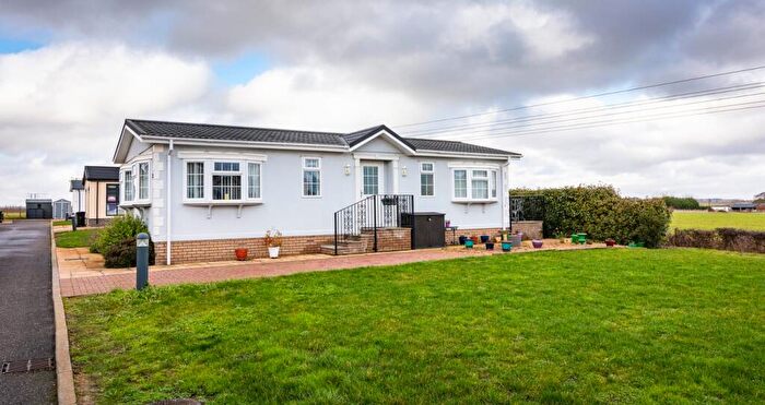 2 Bedroom Park Home For Sale In New Road, Clifton, Shefford, SG17