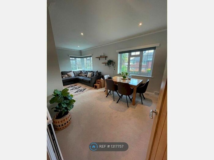 2 Bedroom Flat To Rent In Hartland House, Worthing BN11