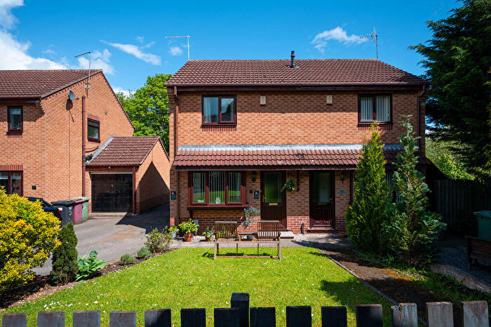 2 Bedroom Semi Detached House For Sale In Meadowside Close, Wingerworth, Chesterfield, S42