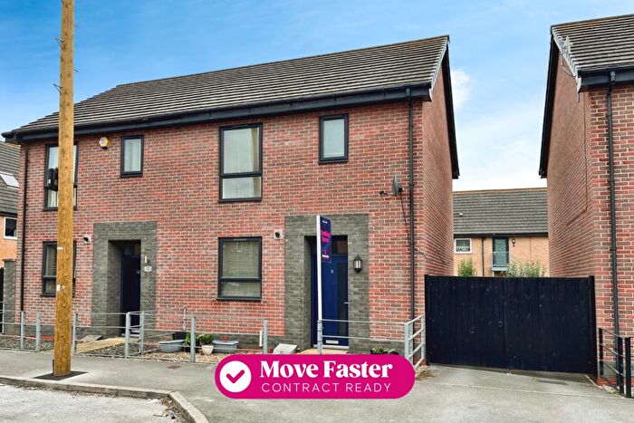 2 Bedroom Semi-Detached House For Sale In Westbrick Avenue, Hull, HU3